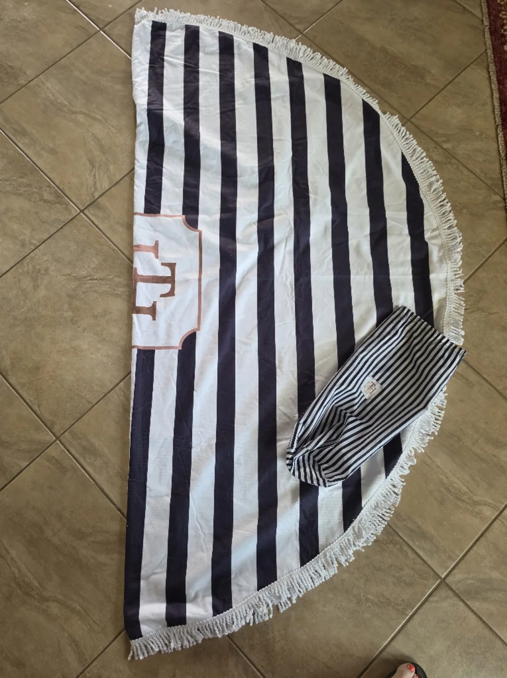Hotelier Turndown Striped Round Fringed Beach Towel Blanket & Carry Pouch NWOT